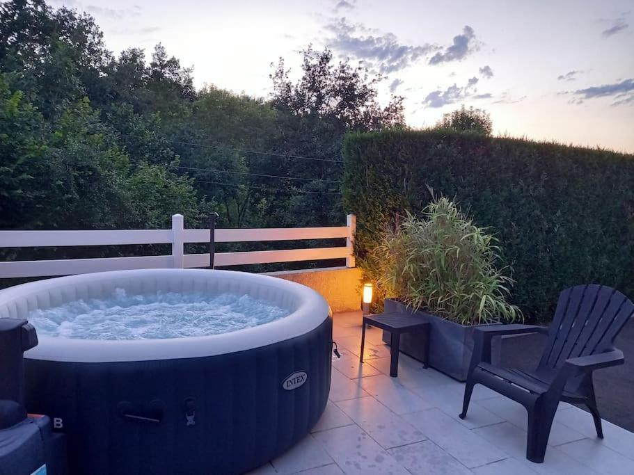 Appartement En Aveyron Aubin  Bagian luar foto